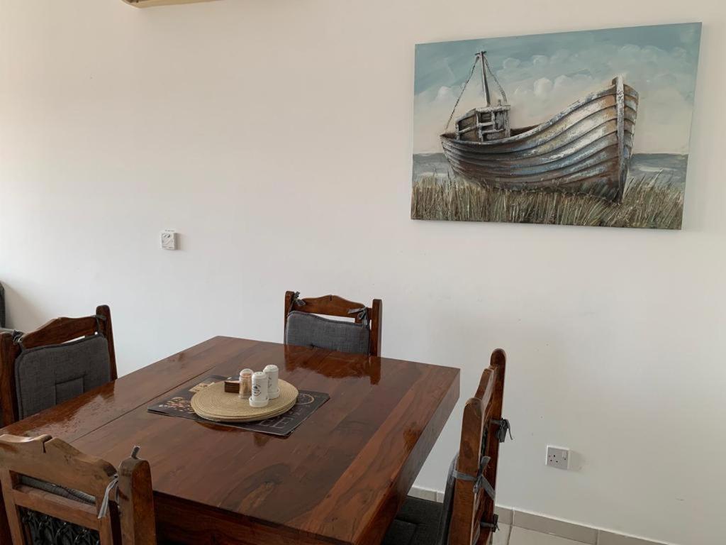 Comfortable 2 Bedroom Apartment In Popular Limnaria Gardens Paphos Ngoại thất bức ảnh