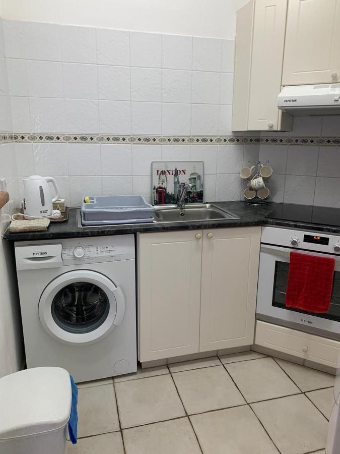 Comfortable 2 Bedroom Apartment In Popular Limnaria Gardens Paphos Ngoại thất bức ảnh